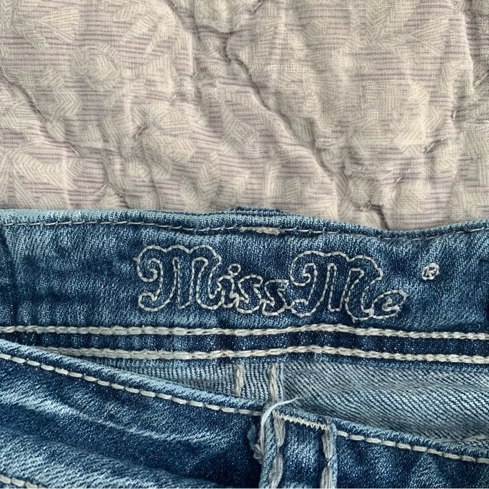 - Miss Me Jean Shorts Boyfriend Bermuda Bling  Womans Size 26 - Picture 3 of 9